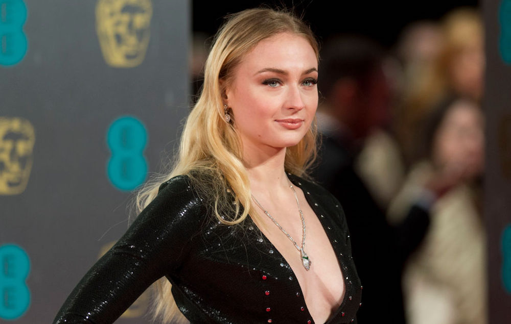 Sophie Turner tem treinado por 1 ano pra viver Lara Croft
