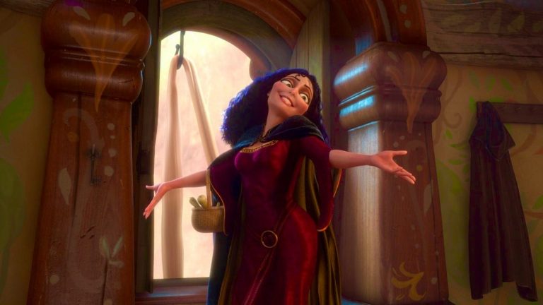 Enrolados: veja Kathryn Hahn como a Mãe Gothel no set