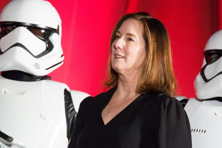 Kathleen Kennedy e Stormtroopers da Primeira Ordem na première de Star Wars: Episódio VIII - O ÚIltimo Jedi