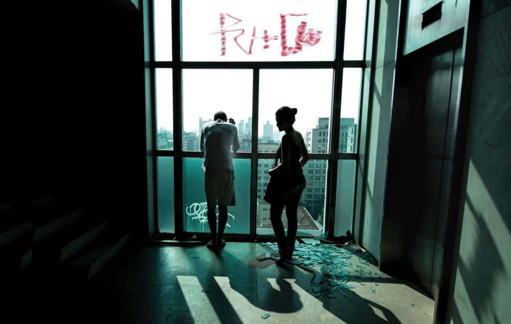 ‘Pele de Vidro’: Premiado documentário sobre arquitetura e desigualdade estreia em março