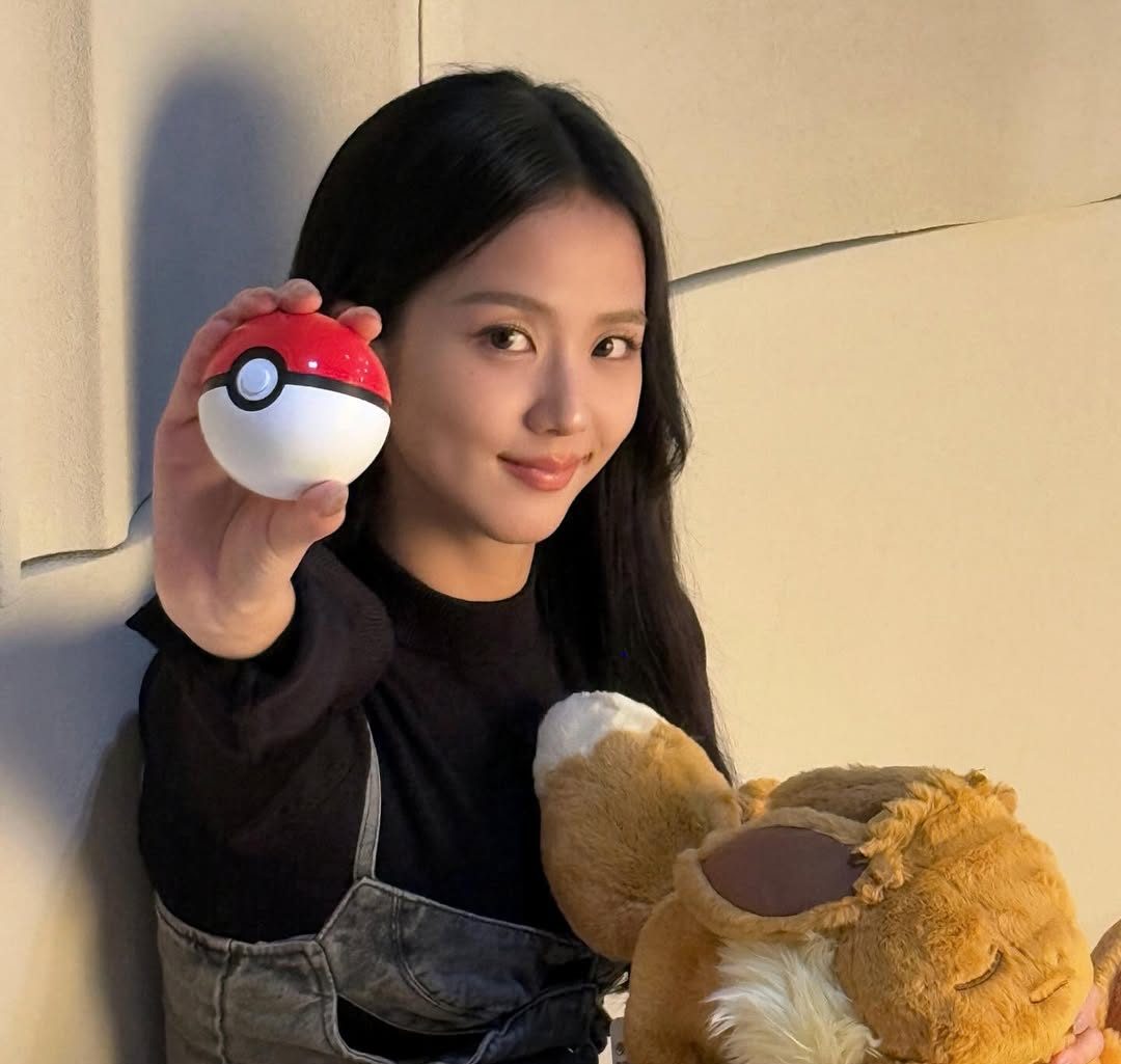 K-Pop no mundo Otaku: Jisoo do BLACKPINK se torna a nova embaixadora global de Pokémon
