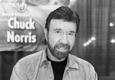 O adeus ao invencível: Chuck Norris morre no Havaí e deixa um legado eterno