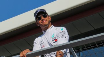 F1: piloto Lewis Hamilton comenta sequência de filme com Brad Pitt