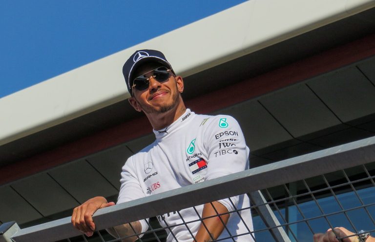 F1: piloto Lewis Hamilton comenta sequência de filme com Brad Pitt