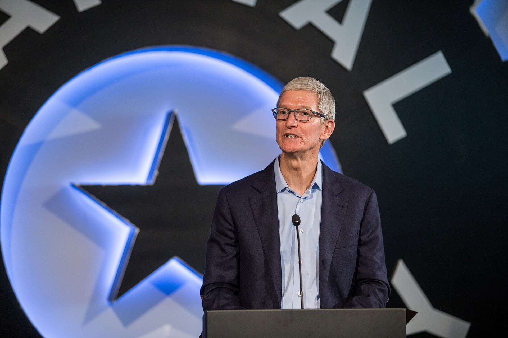 Tim Cook deixa cargo de CEO da Apple e já tem substituto