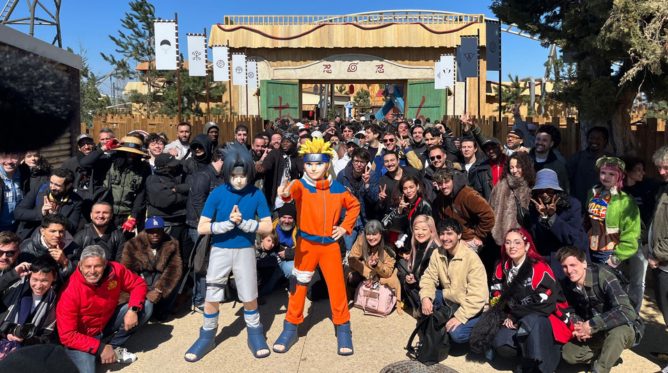 foto grupo de visitantes ao parque de naruto