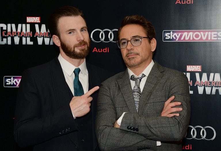 Duelo de titãs na CinemaCon: Chris Evans encara Robert Downey Jr. e agita os fãs da Marvel