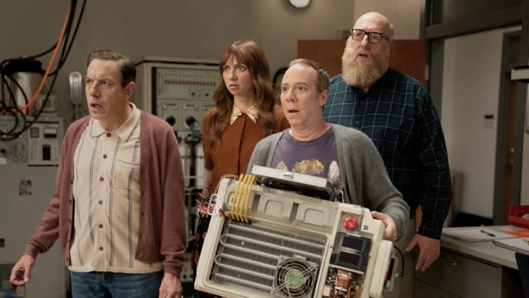 Stuart Falha em Salvar o Universo?: Spin-off de ‘The Big Bang Theory’ ganha primeiras imagens!