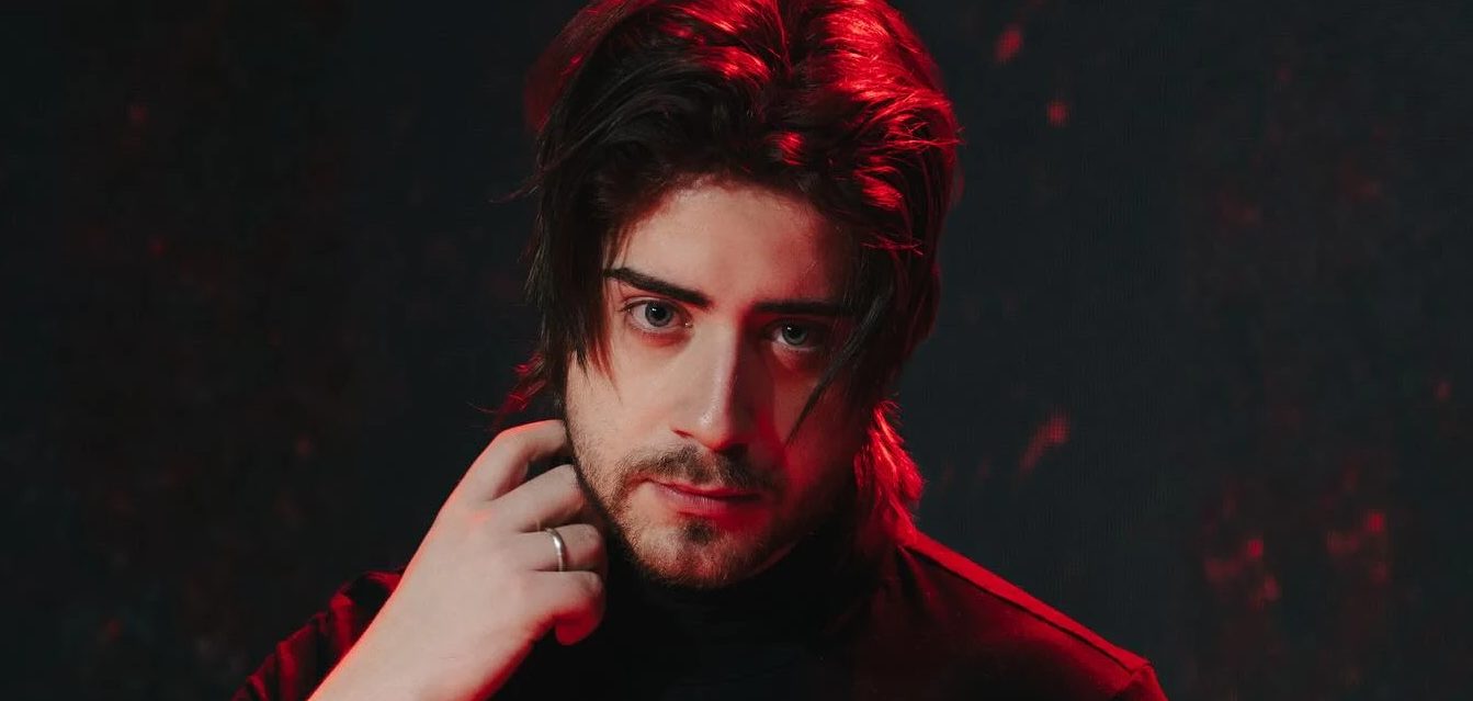 Ex-namorada de Cellbit é condenada por mentir sobre abuso sexual