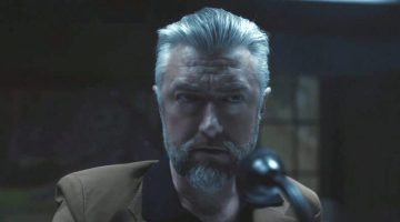 Sean Gunn comenta futuro de Maxwell Lord no DCU