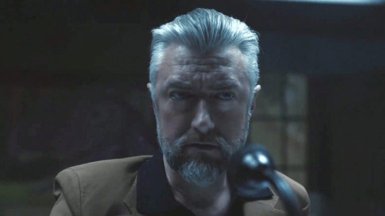 Sean Gunn comenta futuro de Maxwell Lord no DCU