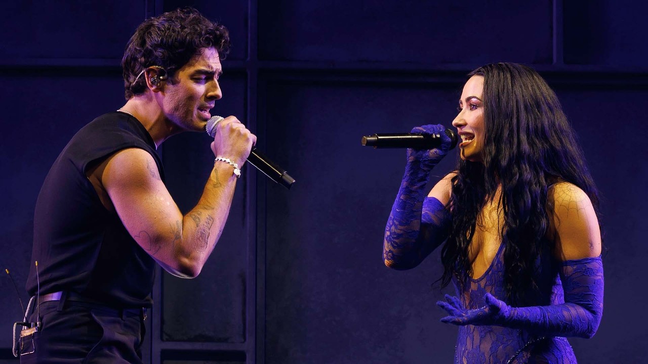 Demi Lovato e Joe Jonas emocionam fãs com reencontro no palco em 2026