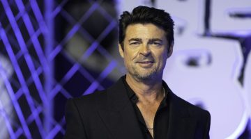 Karl Urban se despede de Billy Bruto, assume Johnny Cage e dá aula de postura em Hollywood