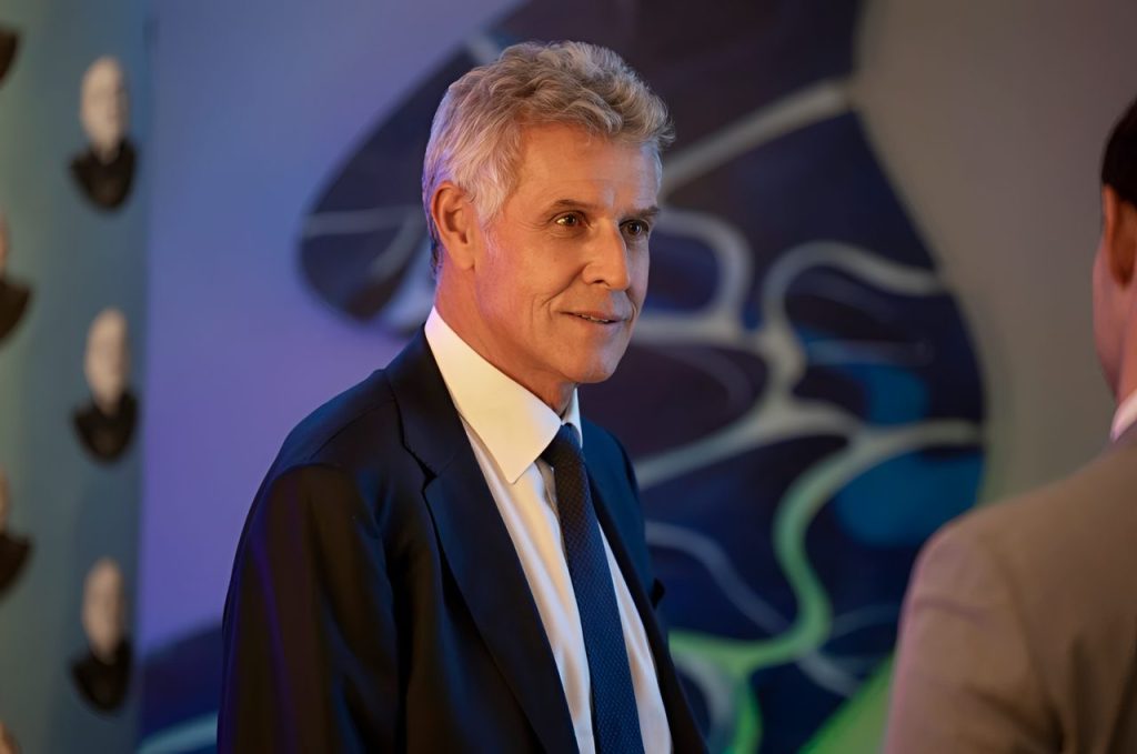 Ator de ‘Emily em Paris’, Pierre Deny, morre aos 69 anos