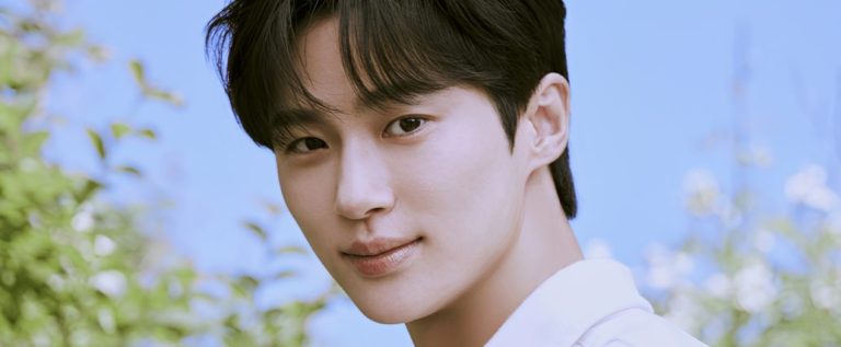 Byeon Woo Seok, ator de ‘A Coroa Perfeita’, apresentará o KM Chart Awards