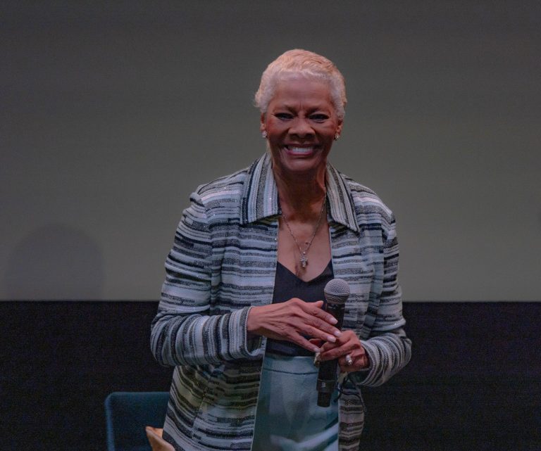 Dionne Warwick fará turnê de despedida no Brasil; saiba mais