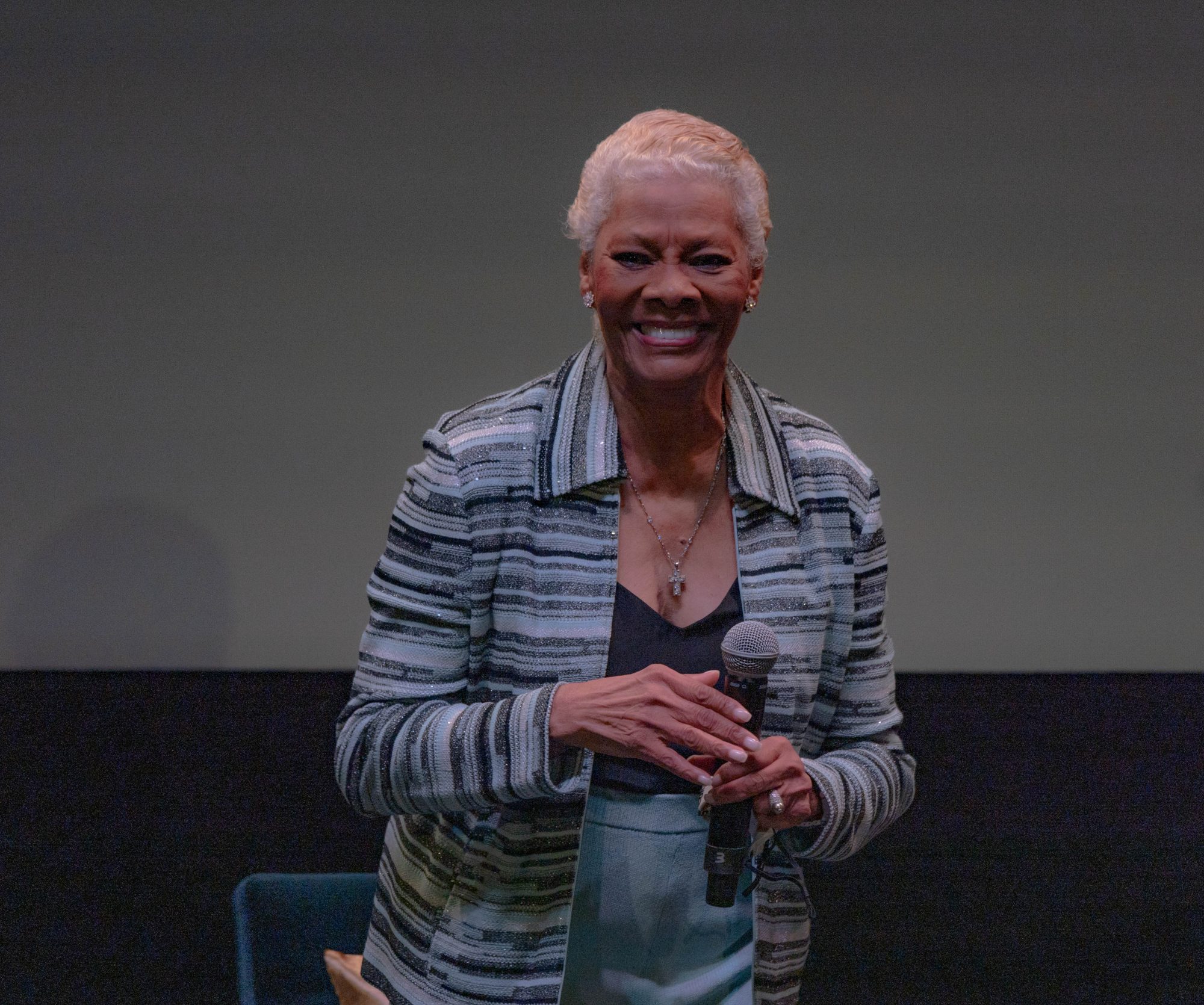 Dionne Warwick fará turnê de despedida no Brasil; saiba mais