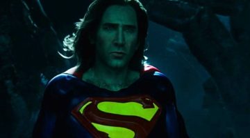 É sério? Tem referência ao Superman de Nicolas Cage em Supergirl?