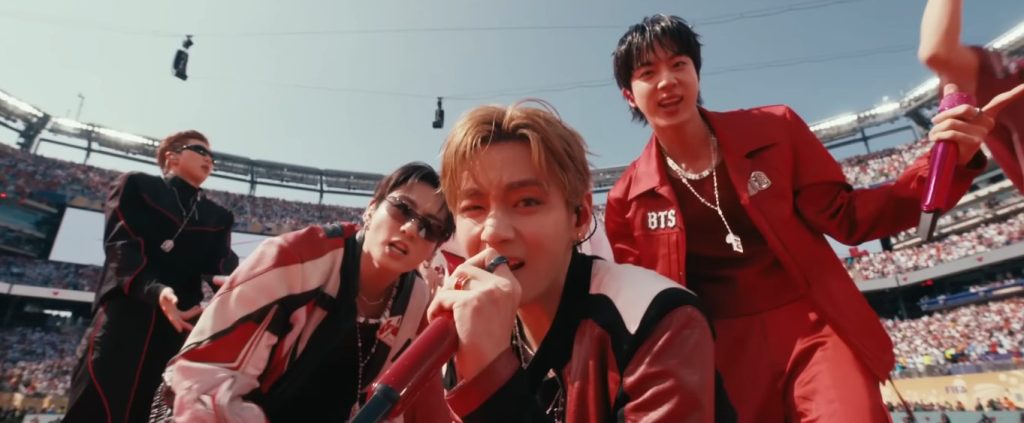 BTS canta ‘Dynamite’ no intervalo da final da Copa