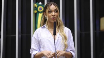 Erika Hilton aciona investigação contra fim do disco no PlayStation