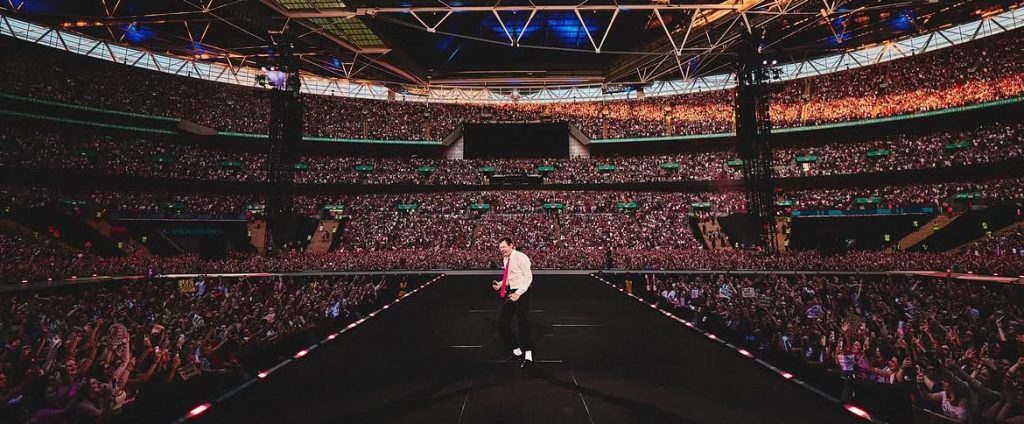 Harry Styles quebra recorde mundial com maratona histórica de shows no Estádio de Wembley