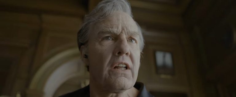 ‘Digger’: Tom Cruise aparece irreconhecível em trailer; assista