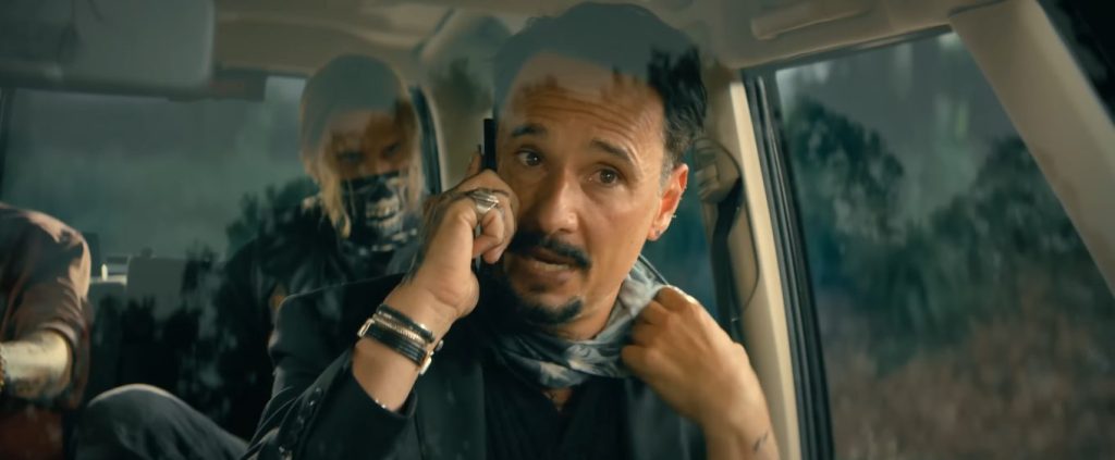 Rodrigo Santoro enfrenta Alan Ritchson em novo trailer de ‘Três Horas para Viver’