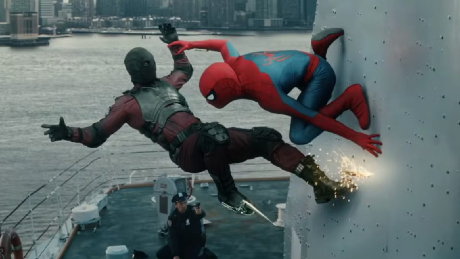 Homem-Aranha: Um Novo Dia – Fotos de bastidores revela truque na cena com Tarântula