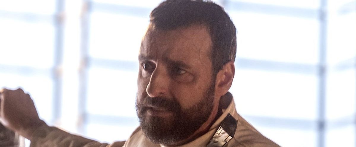 Ator de Supergirl se afasta da atuação por tempo indeterminado