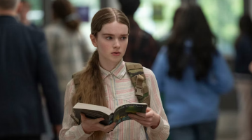 Carrie, a Estranha é renovada para segunda temporada