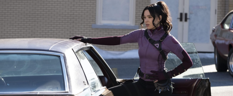 Hailee Steinfeld fala de ‘Enfeitiçadas’, o novo filme mágico da Disney