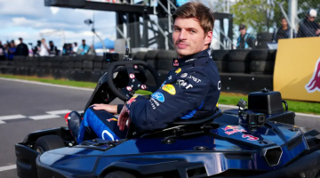 Max Verstappen larga em último no kart contra 100 amadores e vence em 35 minutos
