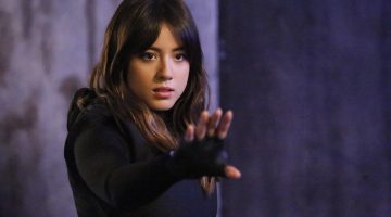 Chloe Bennet critica Marvel por ignorar Agents of S.H.I.E.L.D. no cânone oficial
