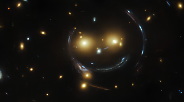NASA registra galáxia com “sorriso” assustador no espaço com o Hubble