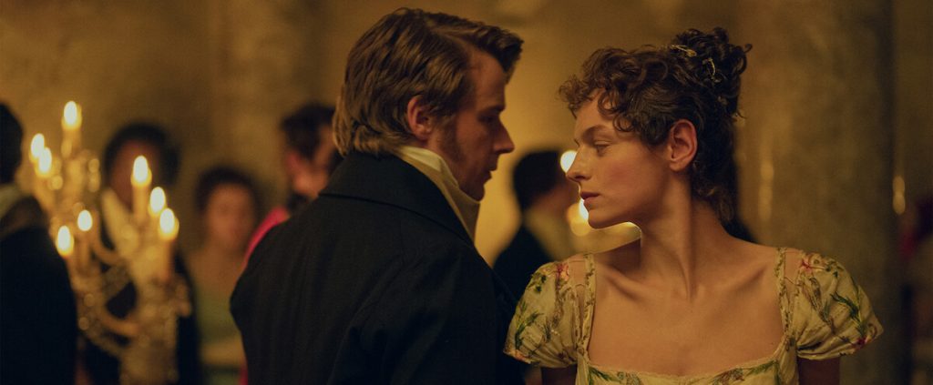 ‘Orgulho e Preconceito’: minissérie da Netflix ganha trailer com Emma Corrin e Jack Lowden
