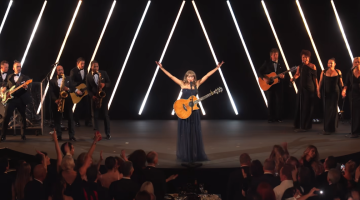 Taylor Swift se apresenta no Academy Museum Gala 2026 ao lado de astros de Hollywood