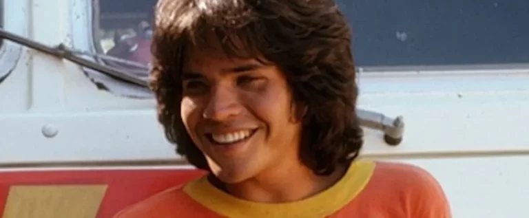 Morre Michael Gray, o Billy Batson da série original do Shazam, aos 75 anos